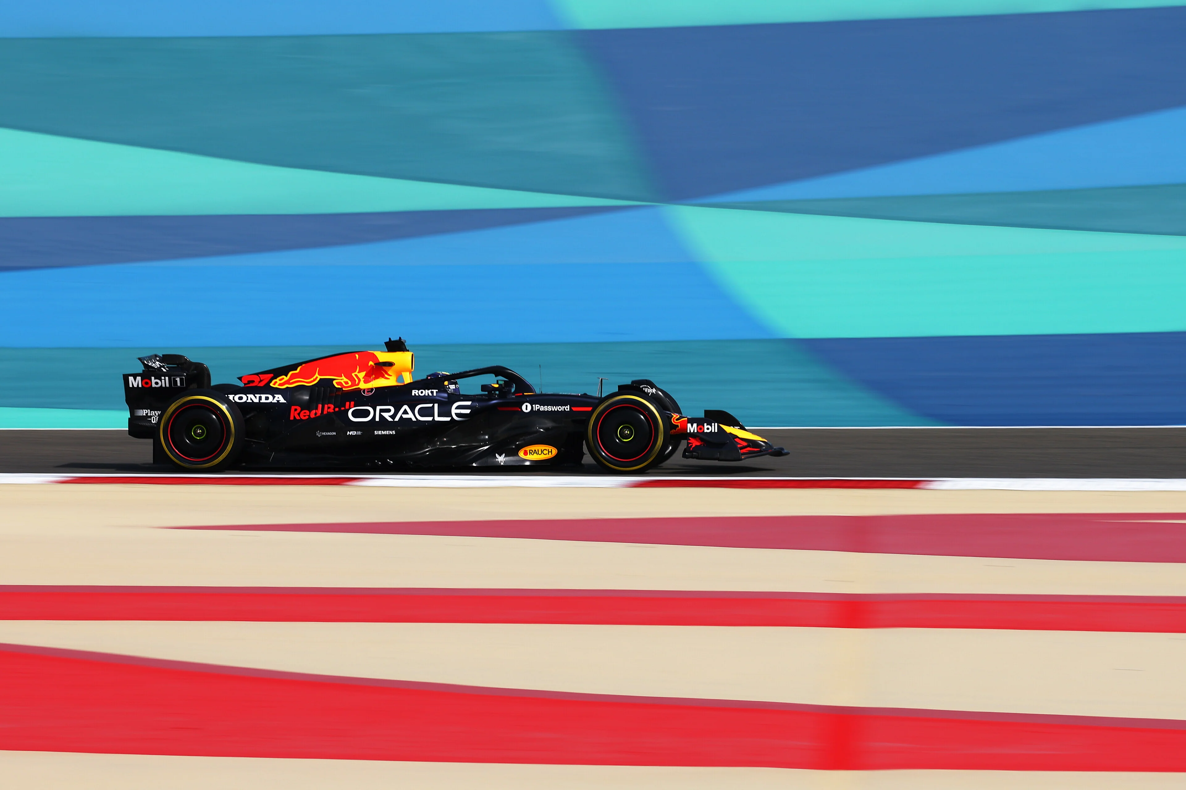 Mini Oracle Red Bull Racing - 5K Power Bank - Image 5